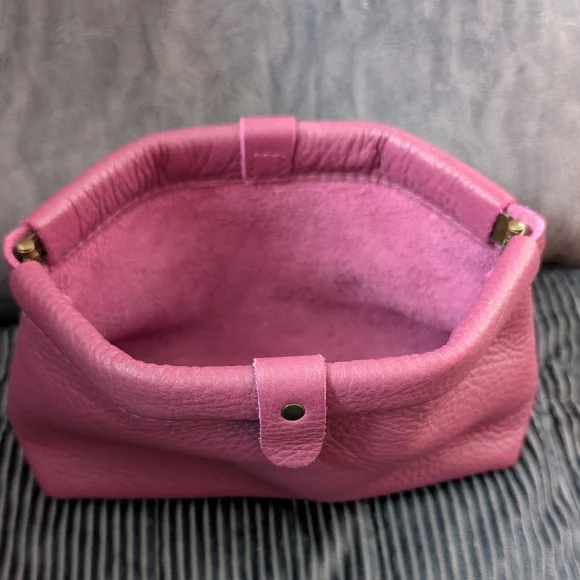 Portland Leather Iris Famed Framed Pouch - Picture 2 of 7